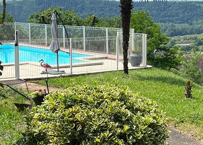 Maison Belle Vue Et Piscine Cazoules